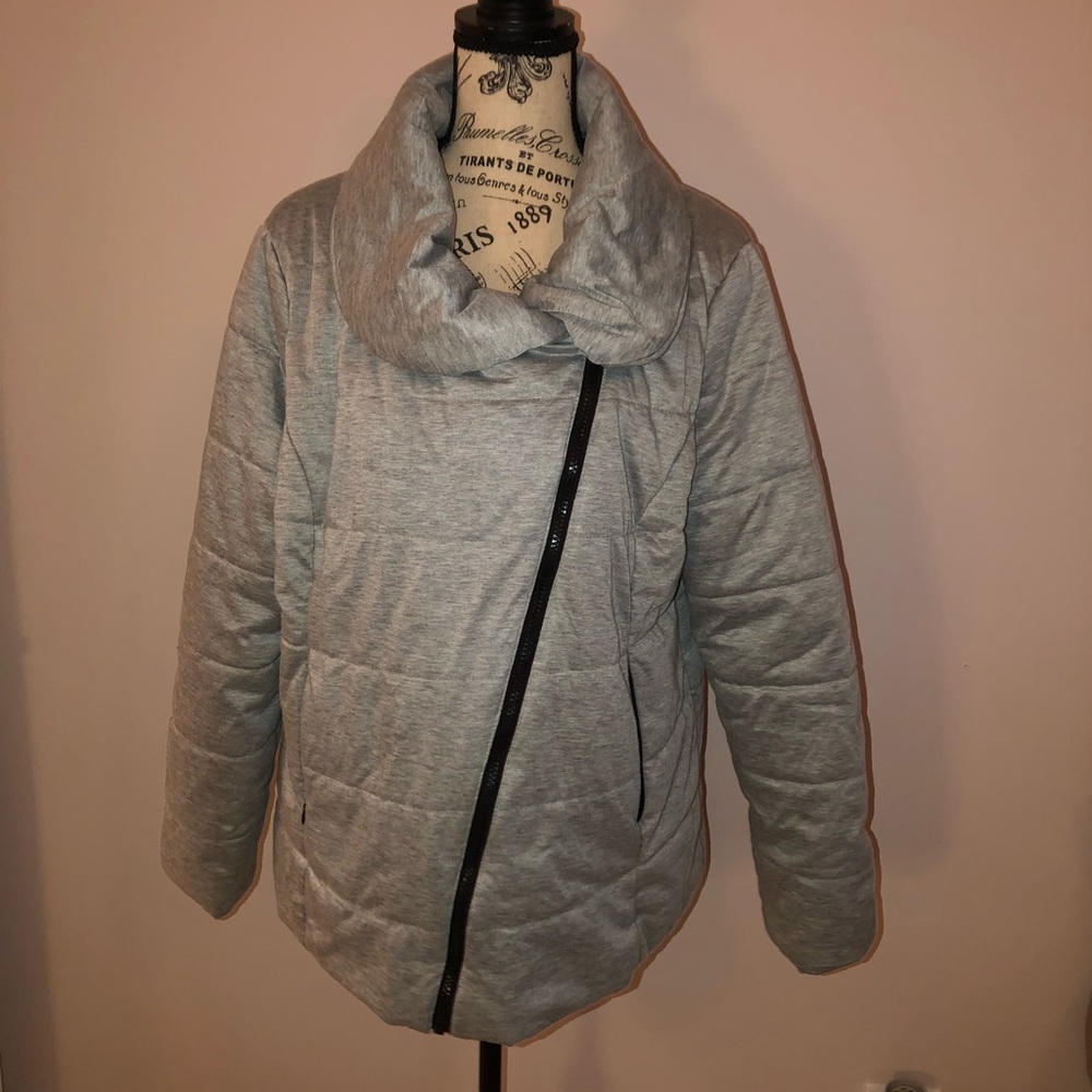 Capsule Women’s Puffer Coat with Detachable hood.